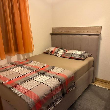 Apartman Edi Nin Eksteriør bilde
