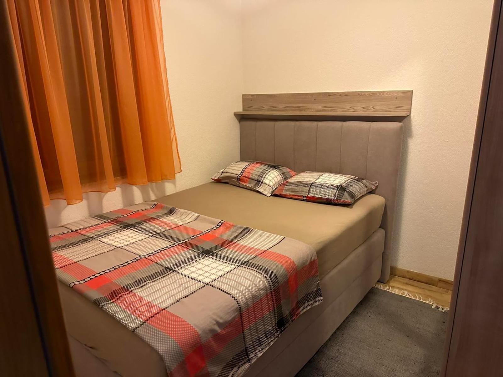 Apartman Edi Nin Eksteriør bilde
